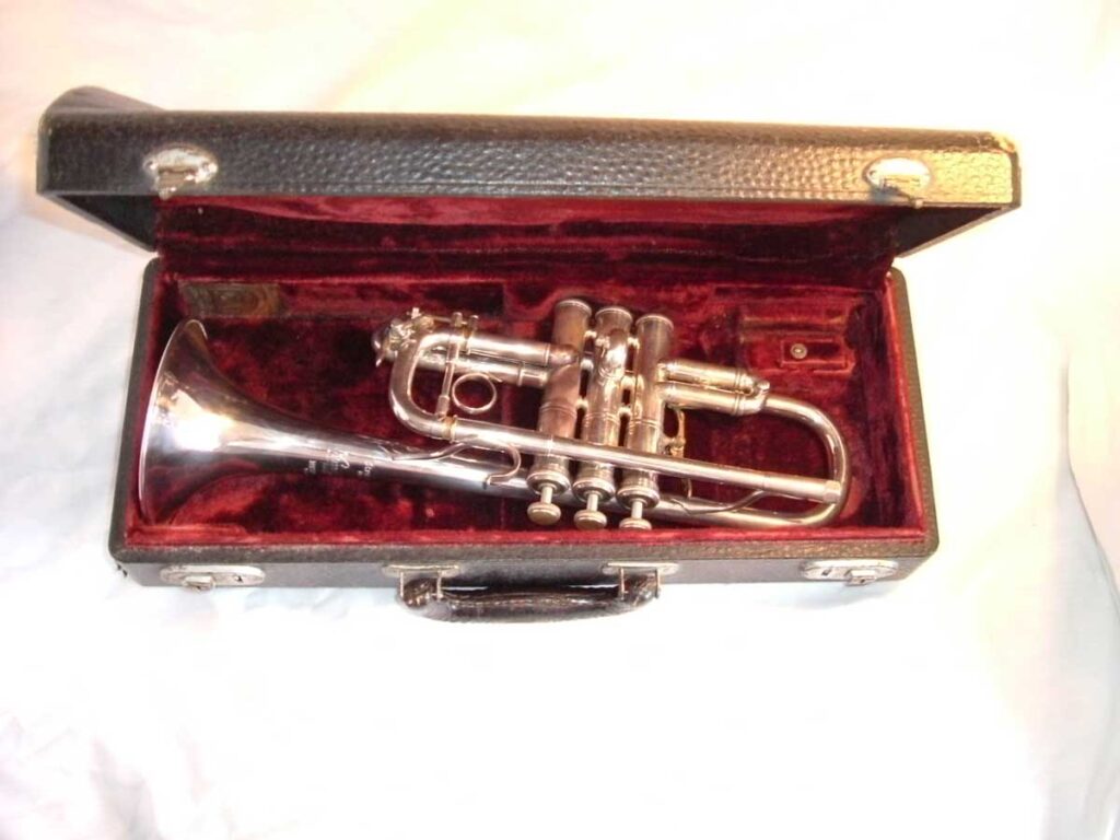 Trumpet Case 1938 SN7020 Open